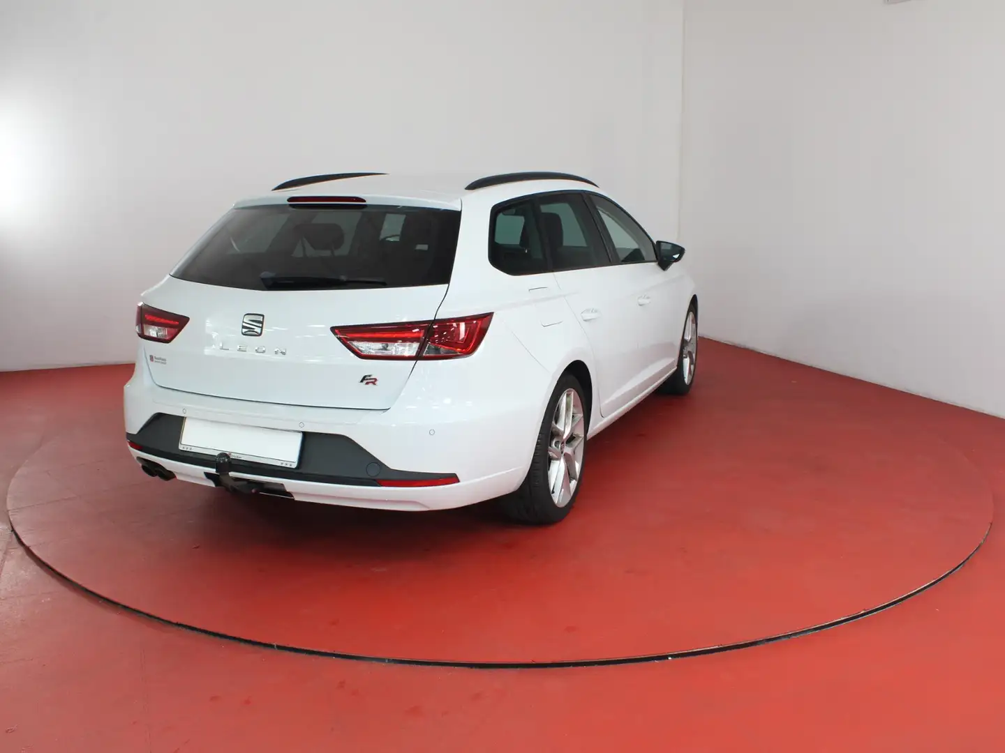 SEAT Leon ST FR 1.4 TSI TÜV bis 12.2026 Navi Bluetooth Wit - 2