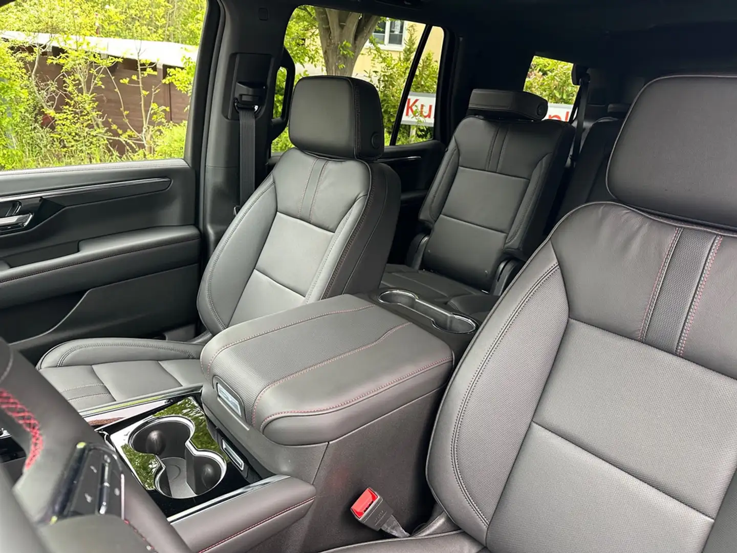 Chevrolet Tahoe 6.2L 22" Panodach Techno.Pckg. 8 Sitze Grau - 2
