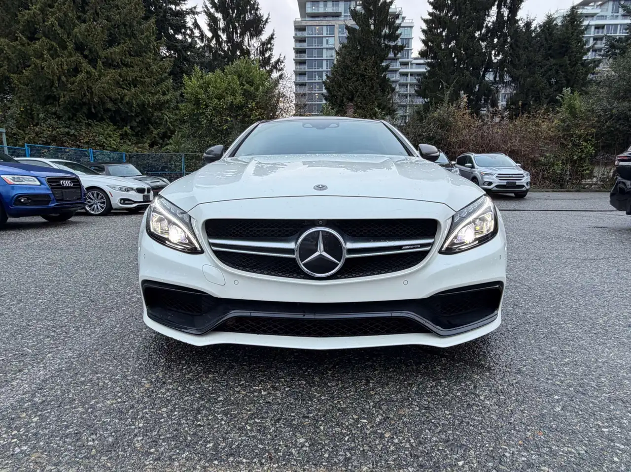 Mercedes-Benz C-Class снимка Mercedes-Benz C-Class