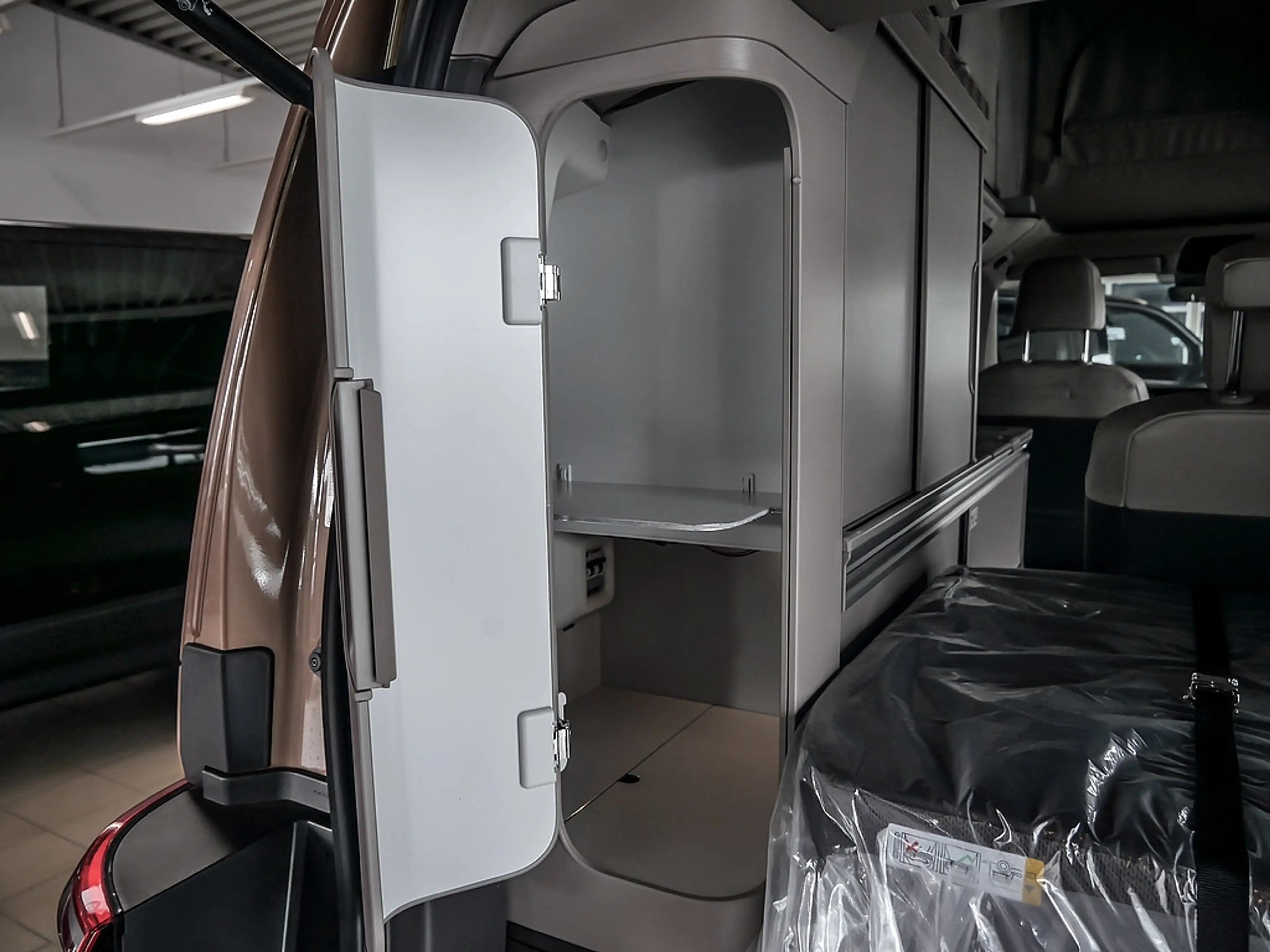 Volkswagen T7 California Coast 2,0 l TDI SCR 110 kW 7-Gang-DSG — photo 12
