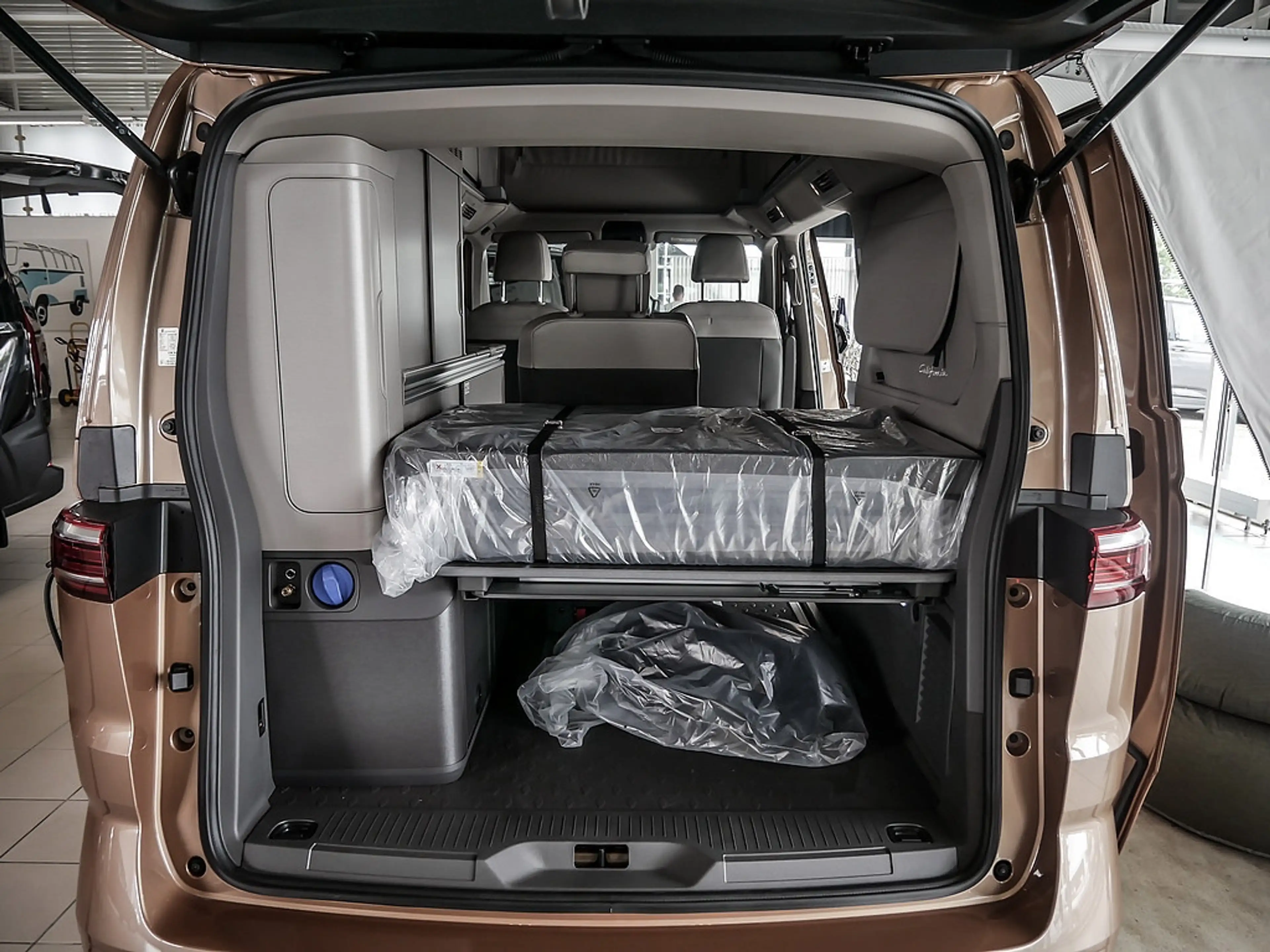Volkswagen T7 California Coast 2,0 l TDI SCR 110 kW 7-Gang-DSG — photo 11