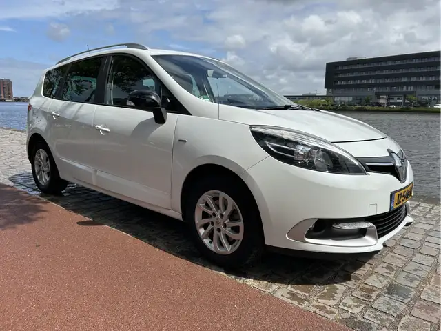 Renault Grand Scenic view 4