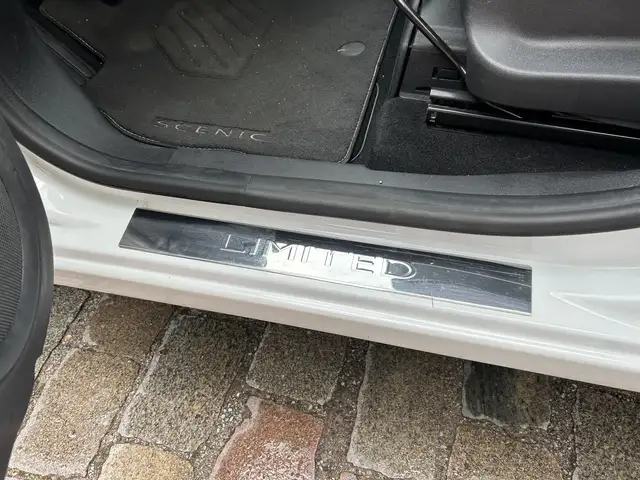 Renault Grand Scenic view 13