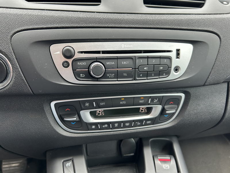 Renault Grand Scenic 1.2 TCe Limited Airco/ECC Navi Cruise — photo 24