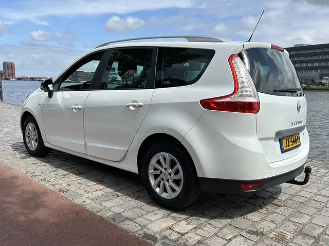 Renault Grand Scenic view 5