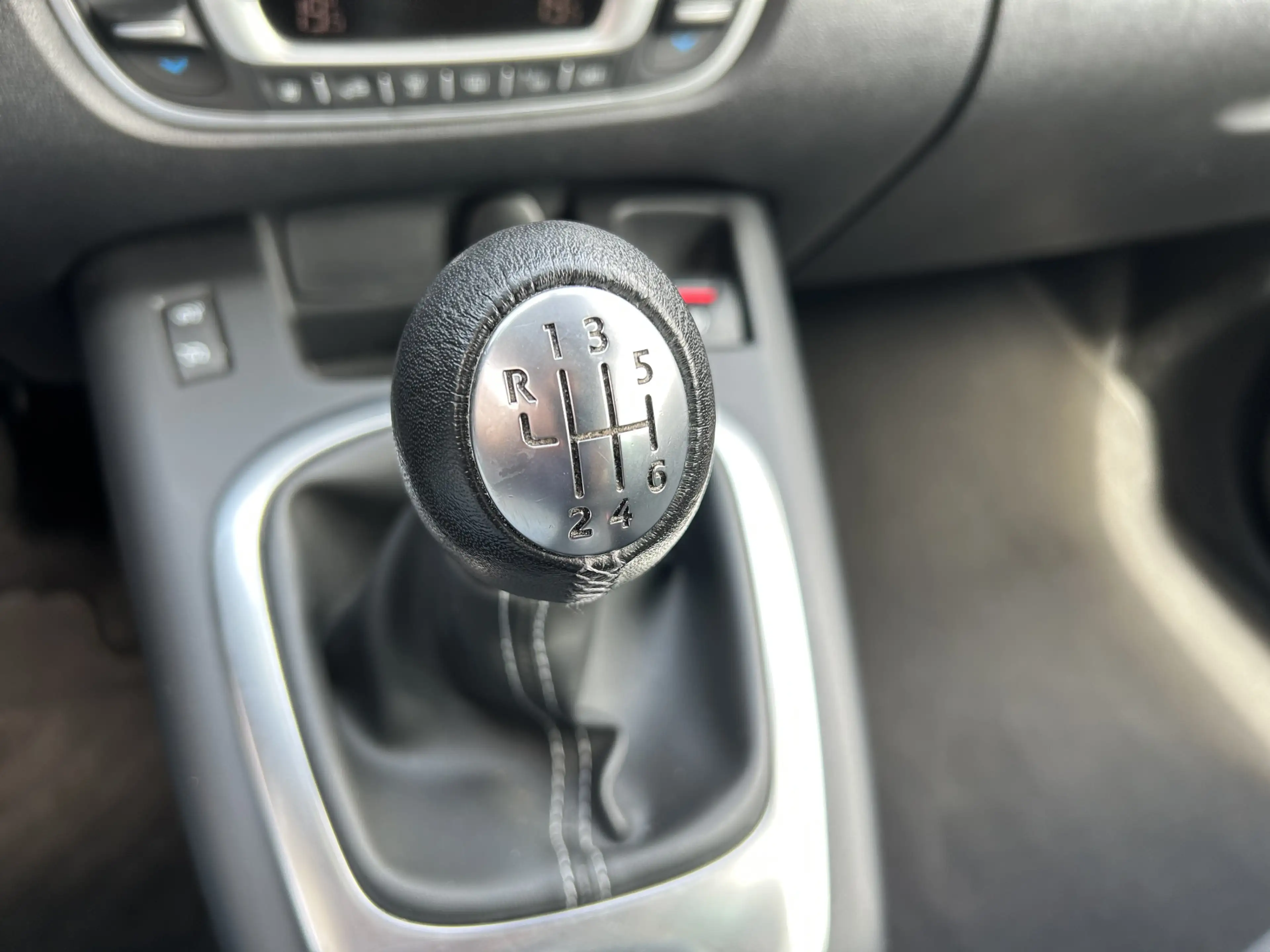 Renault Grand Scenic 1.2 TCe Limited Airco/ECC Navi Cruise — photo 9