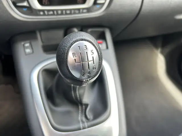 Renault Grand Scenic view 9