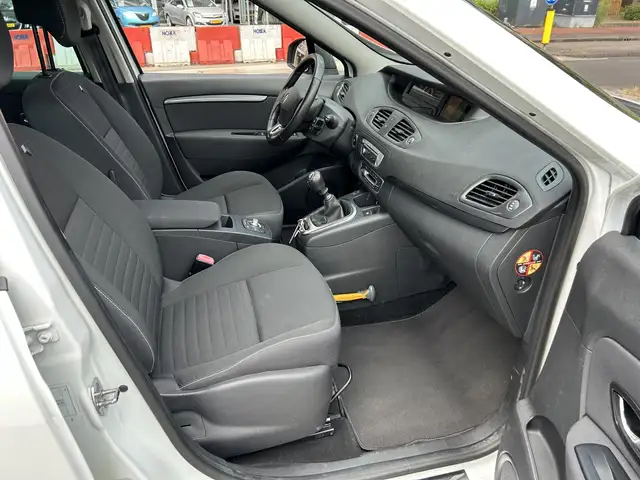 Renault Grand Scenic view 3
