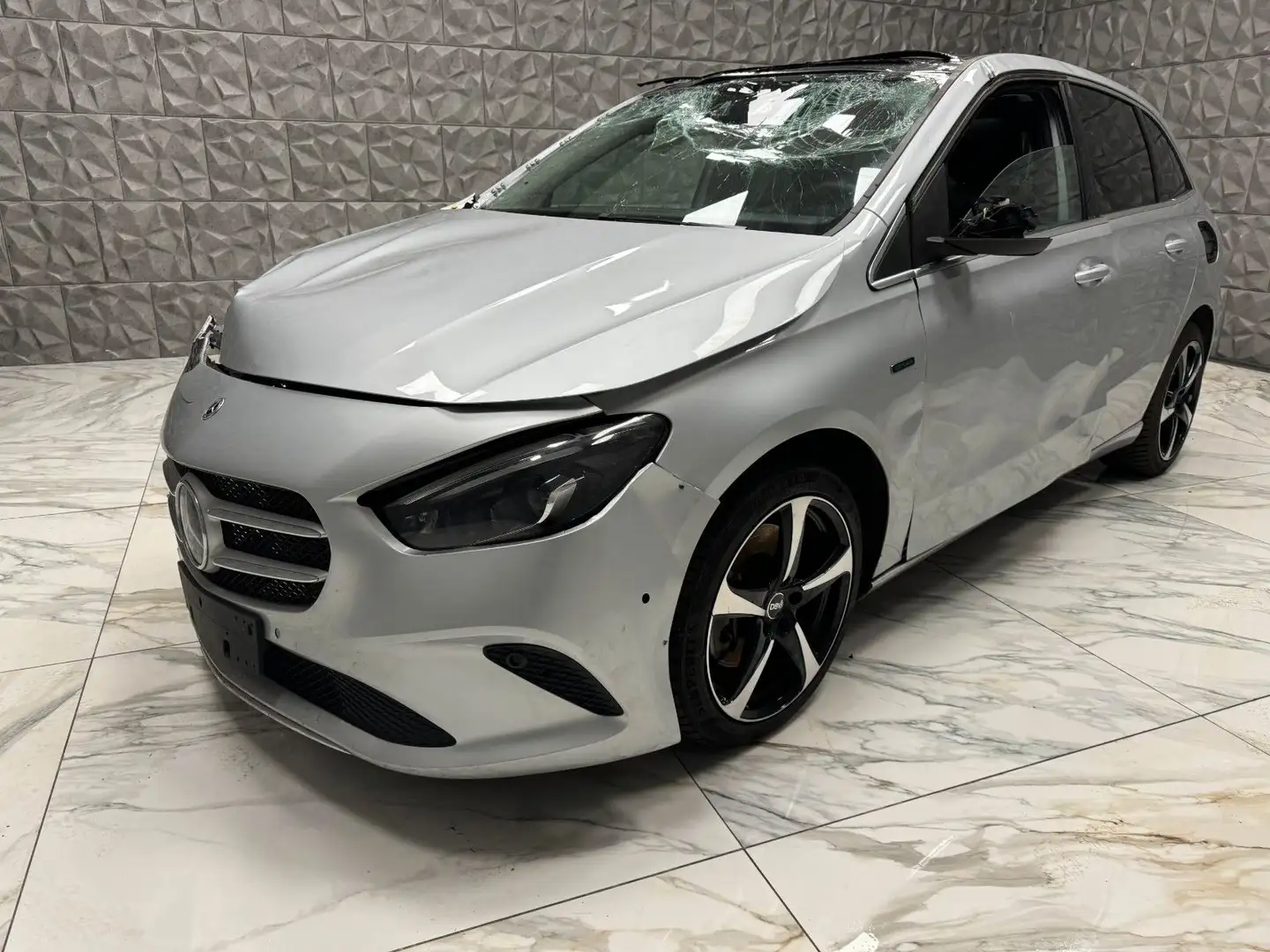 Mercedes-Benz B 250 e PHEV Aut. Silber - 1