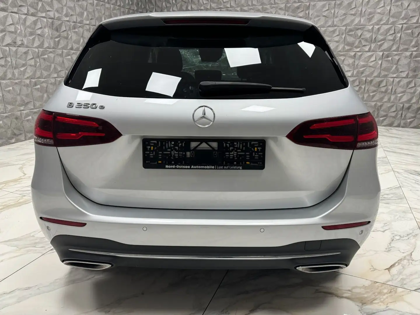 Mercedes-Benz B 250 e PHEV Aut. Silber - 2
