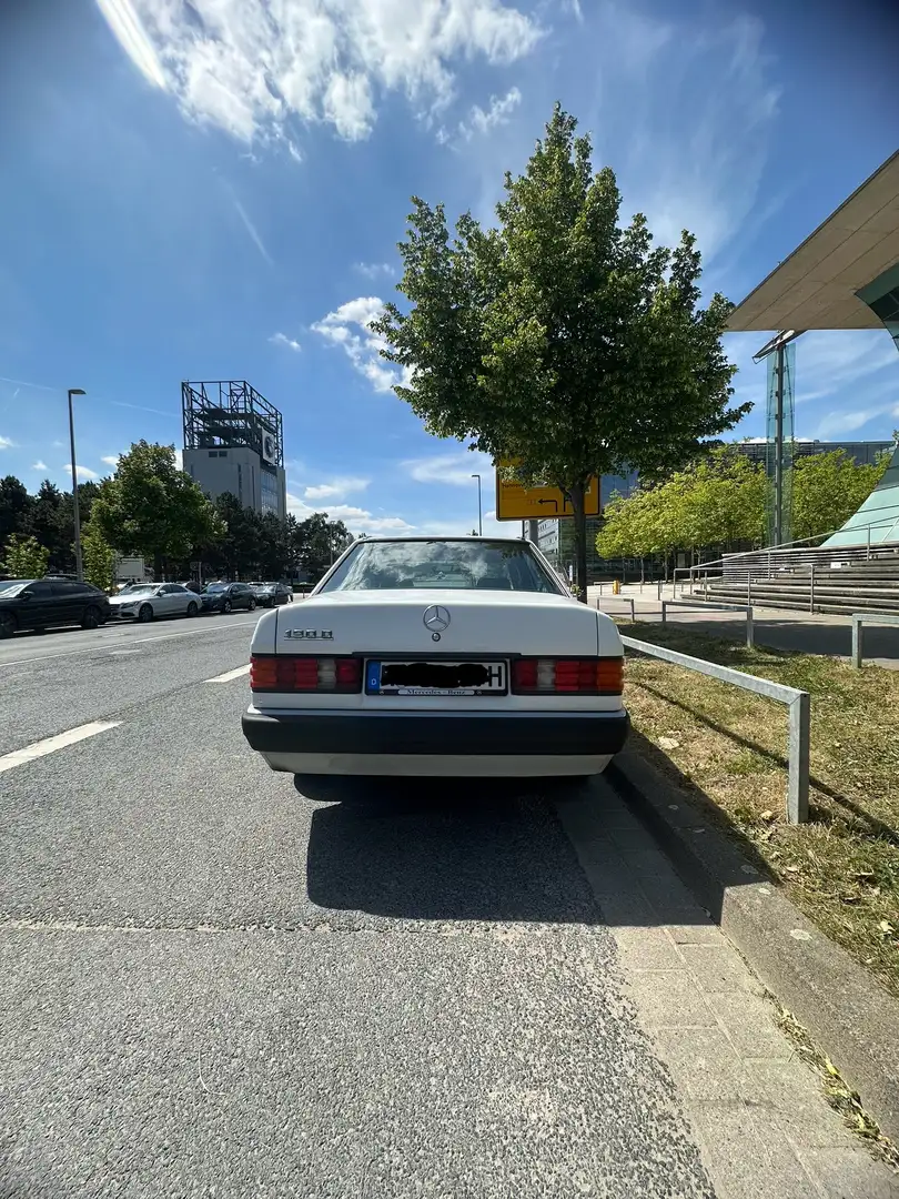 Mercedes-Benz 190 D - 2