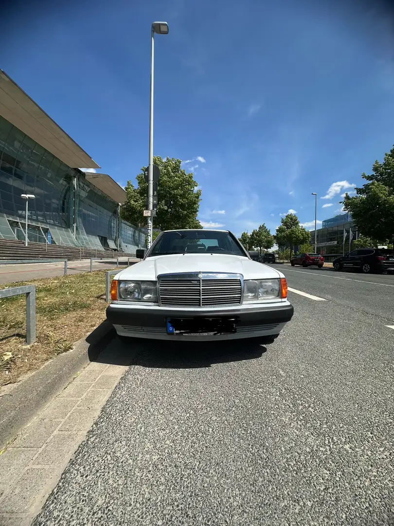 Mercedes-Benz 190 D - 1