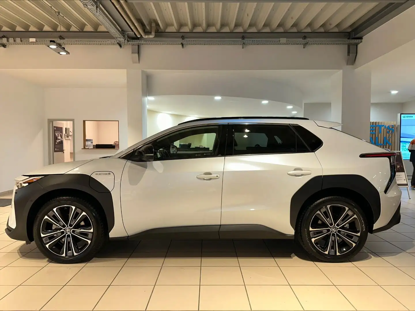 Toyota bZ4X (Allrad, Navi, Kamera, Apple Carplay) Fehér - 2