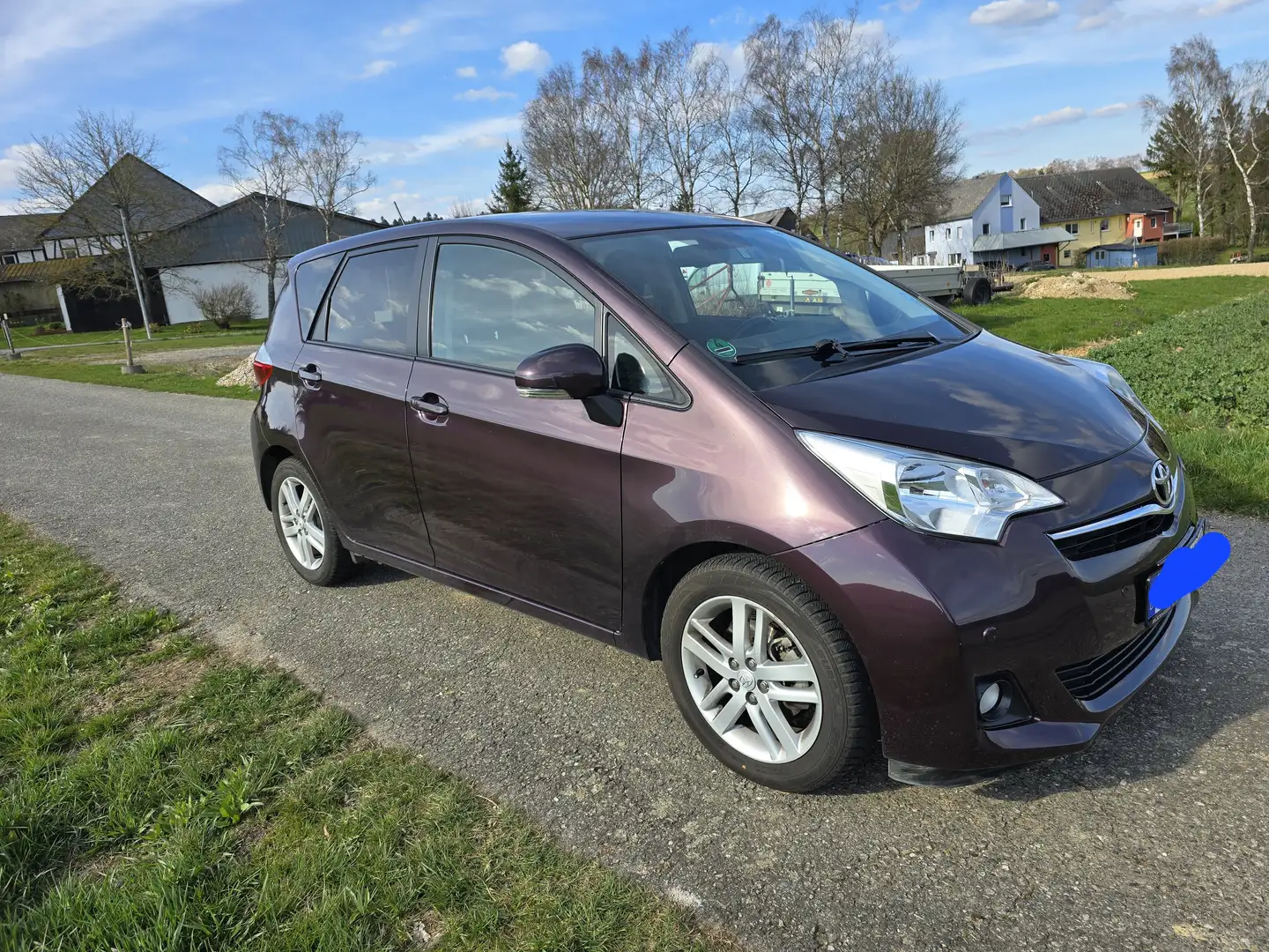 Toyota Verso-S Verso S 1.33 VVT-i Multidrive S Club Violett - 2