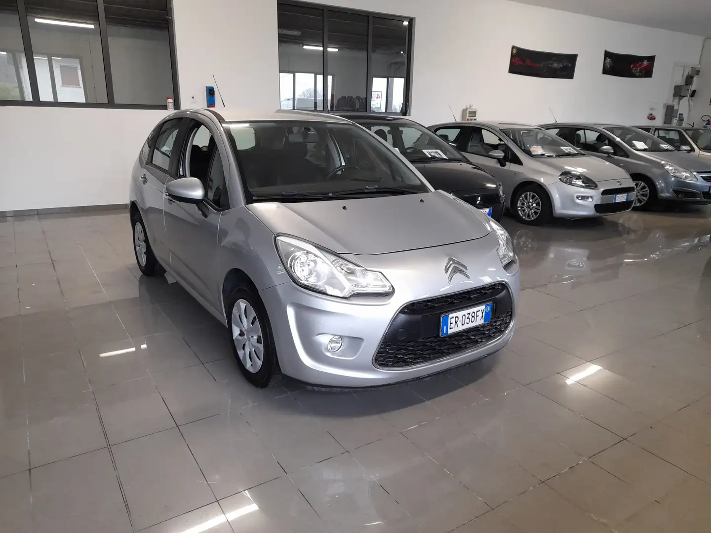 Citroen C3 C3 1.1 Exclusive Grau - 2