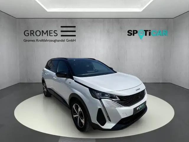 Peugeot 5008 main image