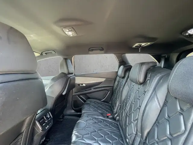 Peugeot 5008 view 8