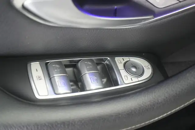 Mercedes-Benz CLS view 25