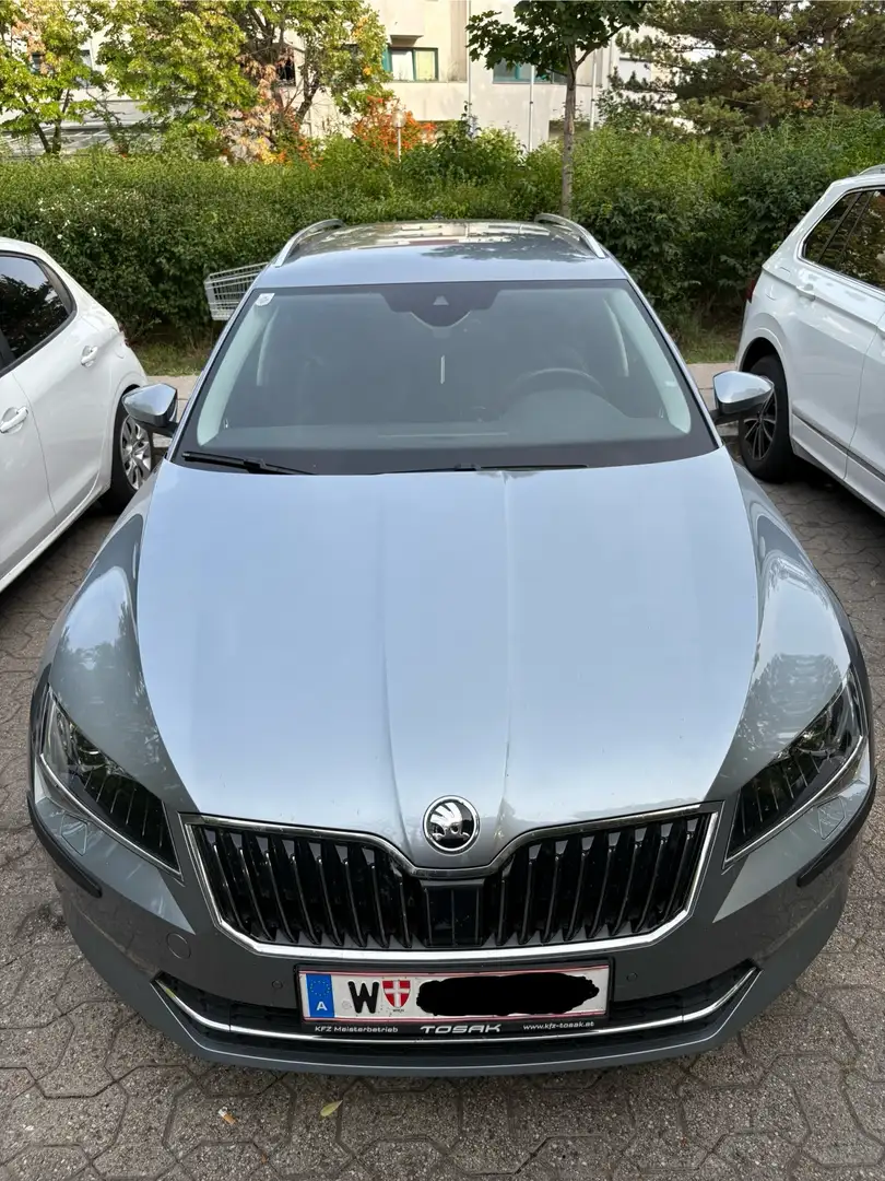 Skoda Superb Superb Kombi 2,0 TDI Style DSG Style Grau - 1