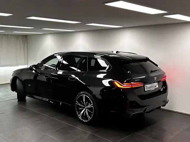 BMW 5 Series view 3