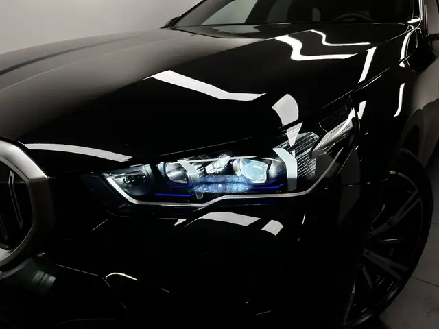BMW 5 Series view 9