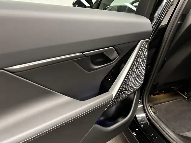 BMW 5 Series view 14