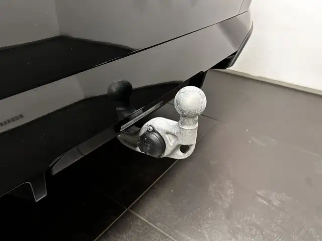 BMW 5 Series view 12