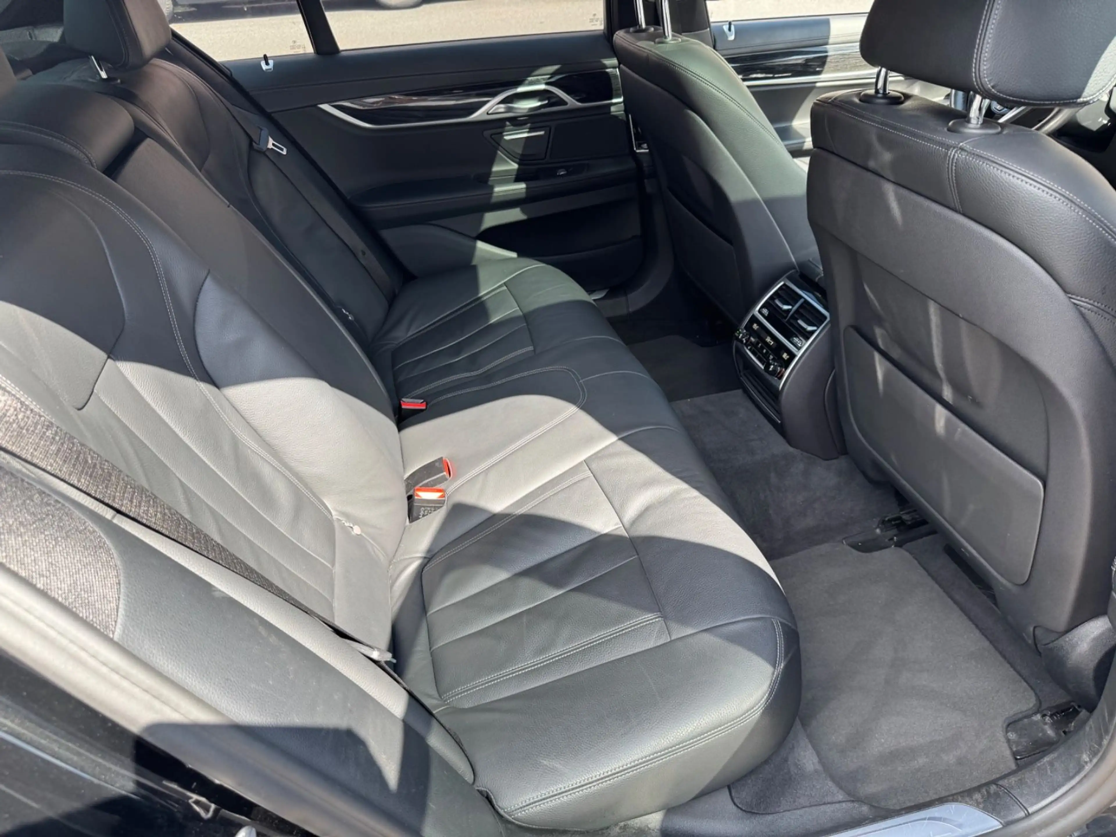 BMW 750 i xDrive-Laser-Heap Up-GSD-Softclose-4xSHZ — photo 25