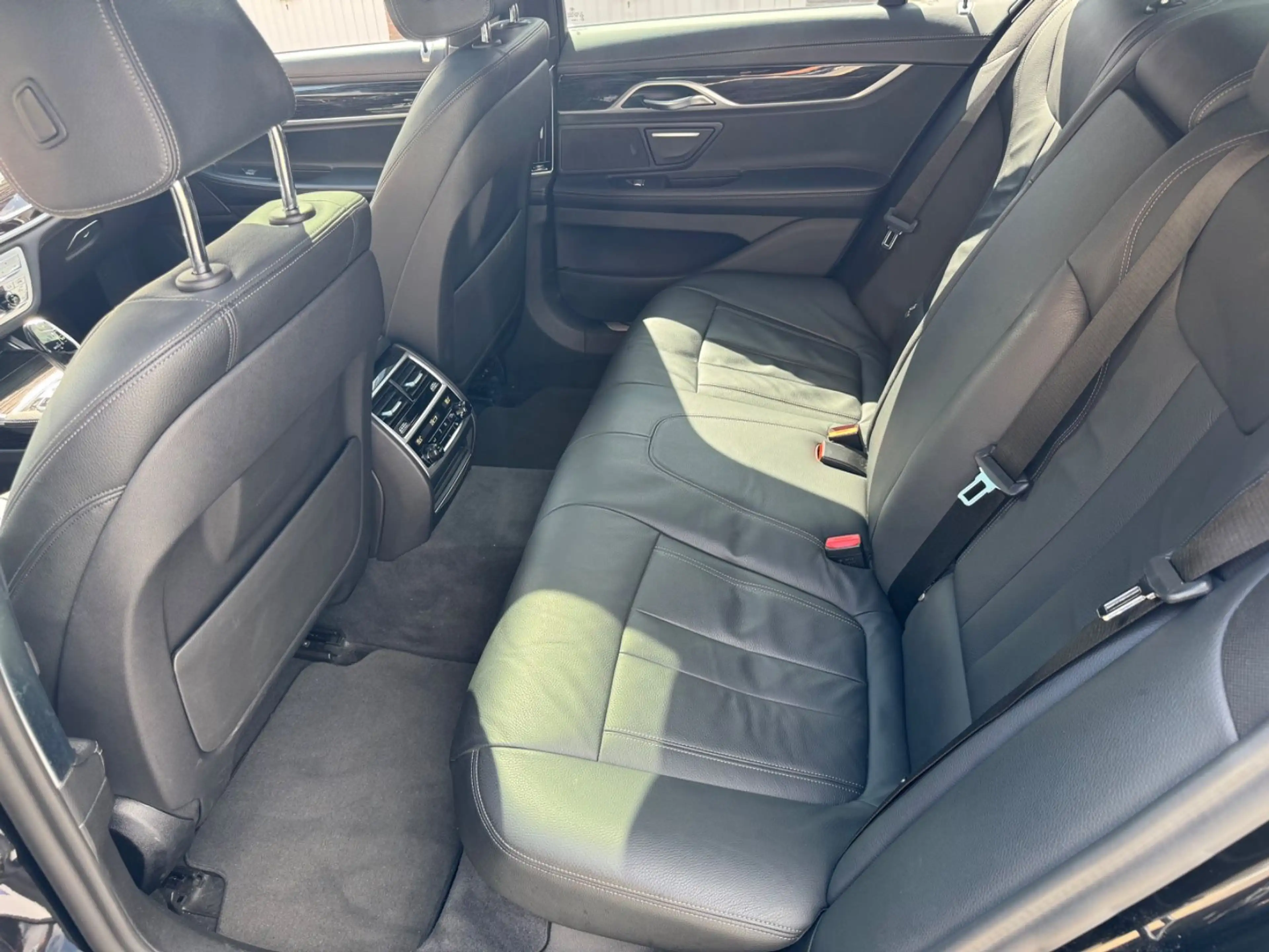 BMW 750 i xDrive-Laser-Heap Up-GSD-Softclose-4xSHZ — photo 22