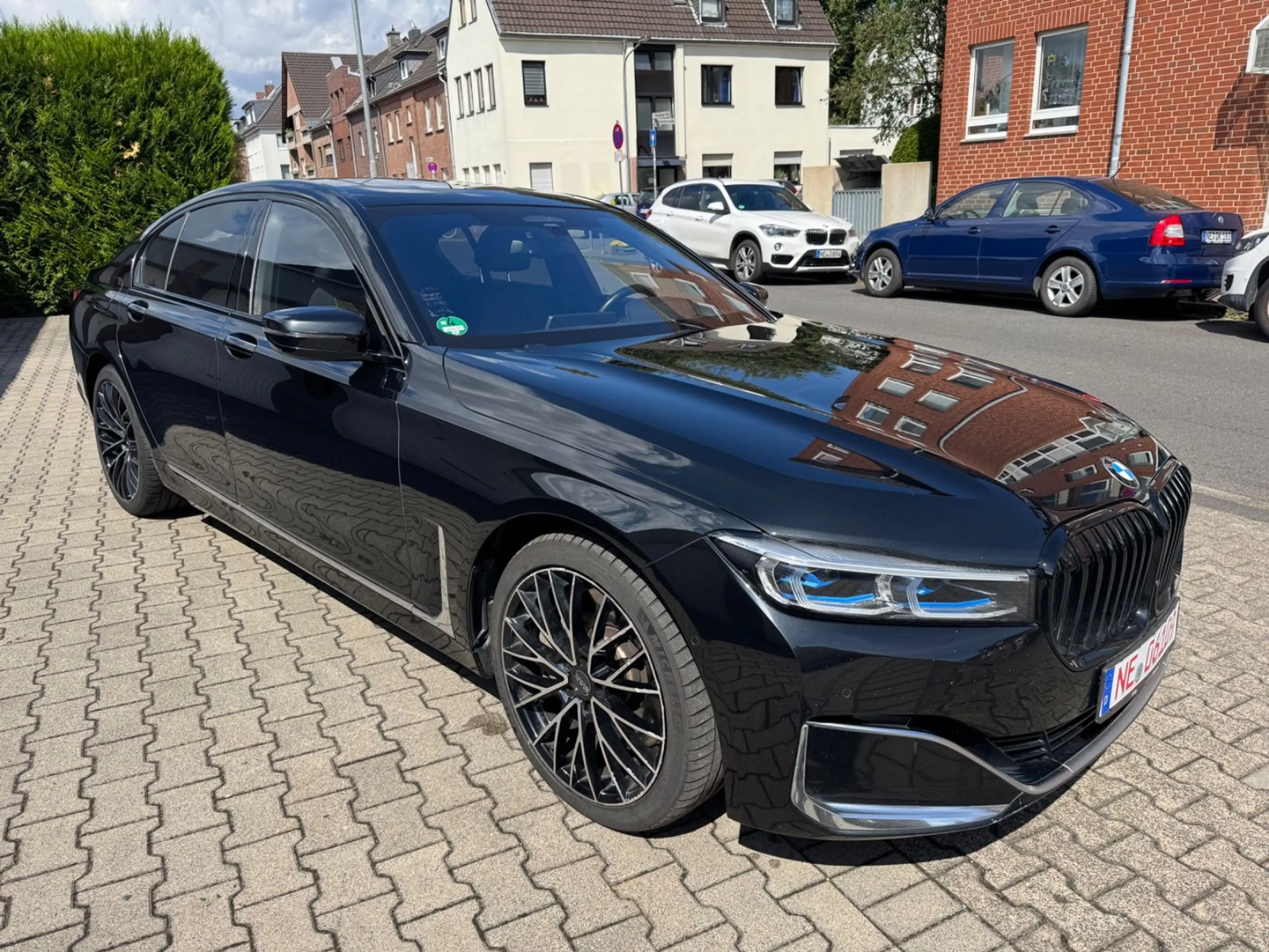 BMW 750 i xDrive-Laser-Heap Up-GSD-Softclose-4xSHZ — photo 2