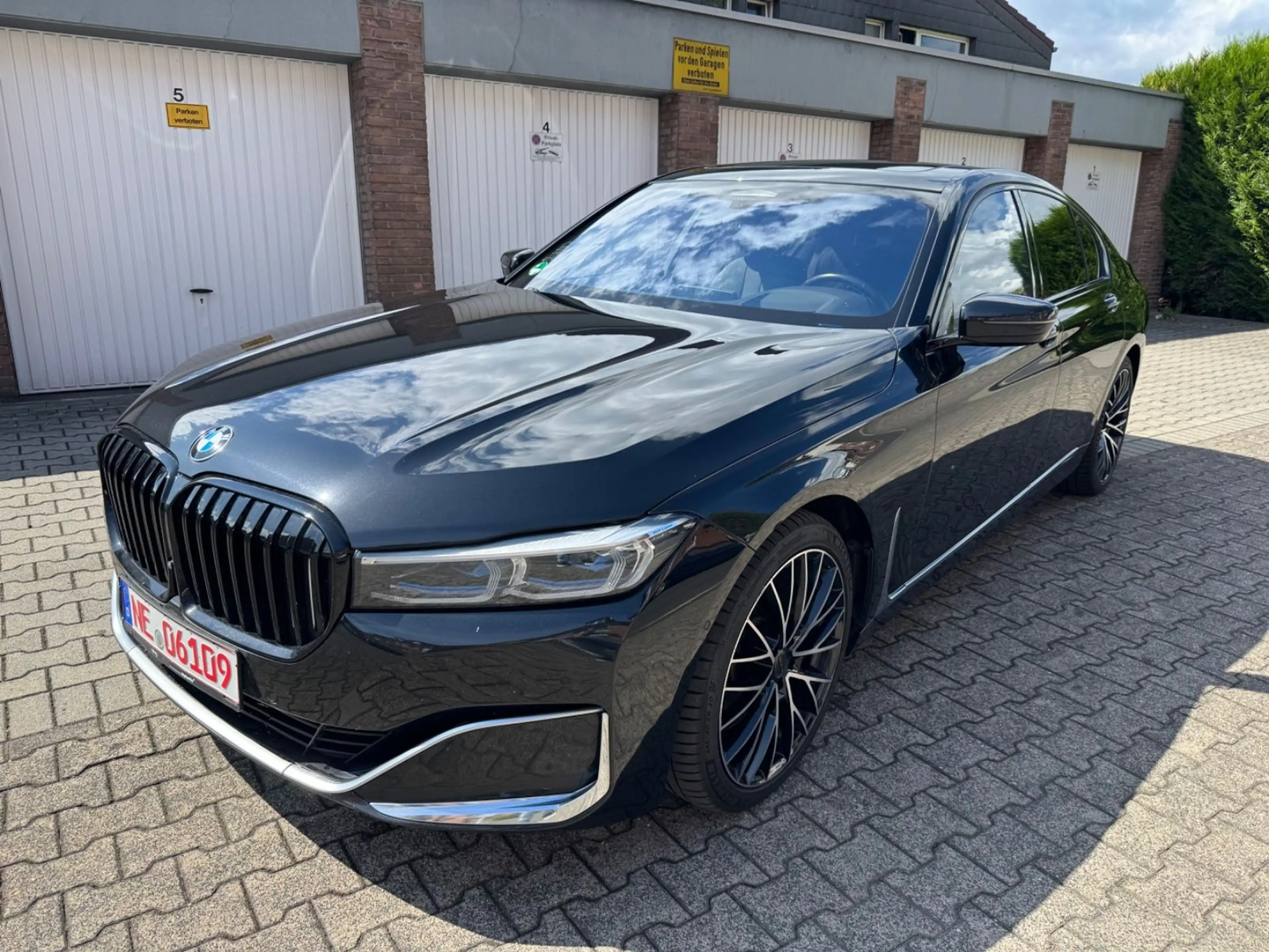 BMW 750 i xDrive-Laser-Heap Up-GSD-Softclose-4xSHZ