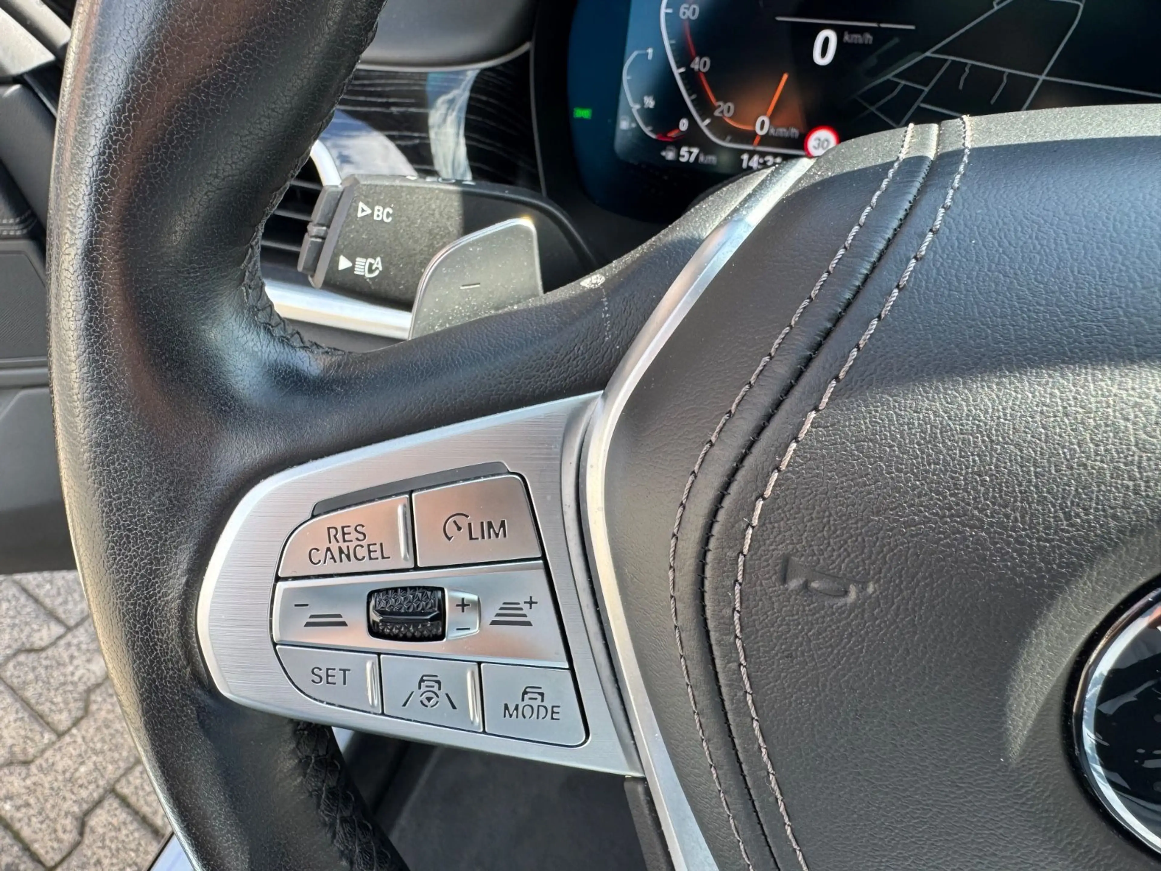 BMW 750 i xDrive-Laser-Heap Up-GSD-Softclose-4xSHZ — photo 15