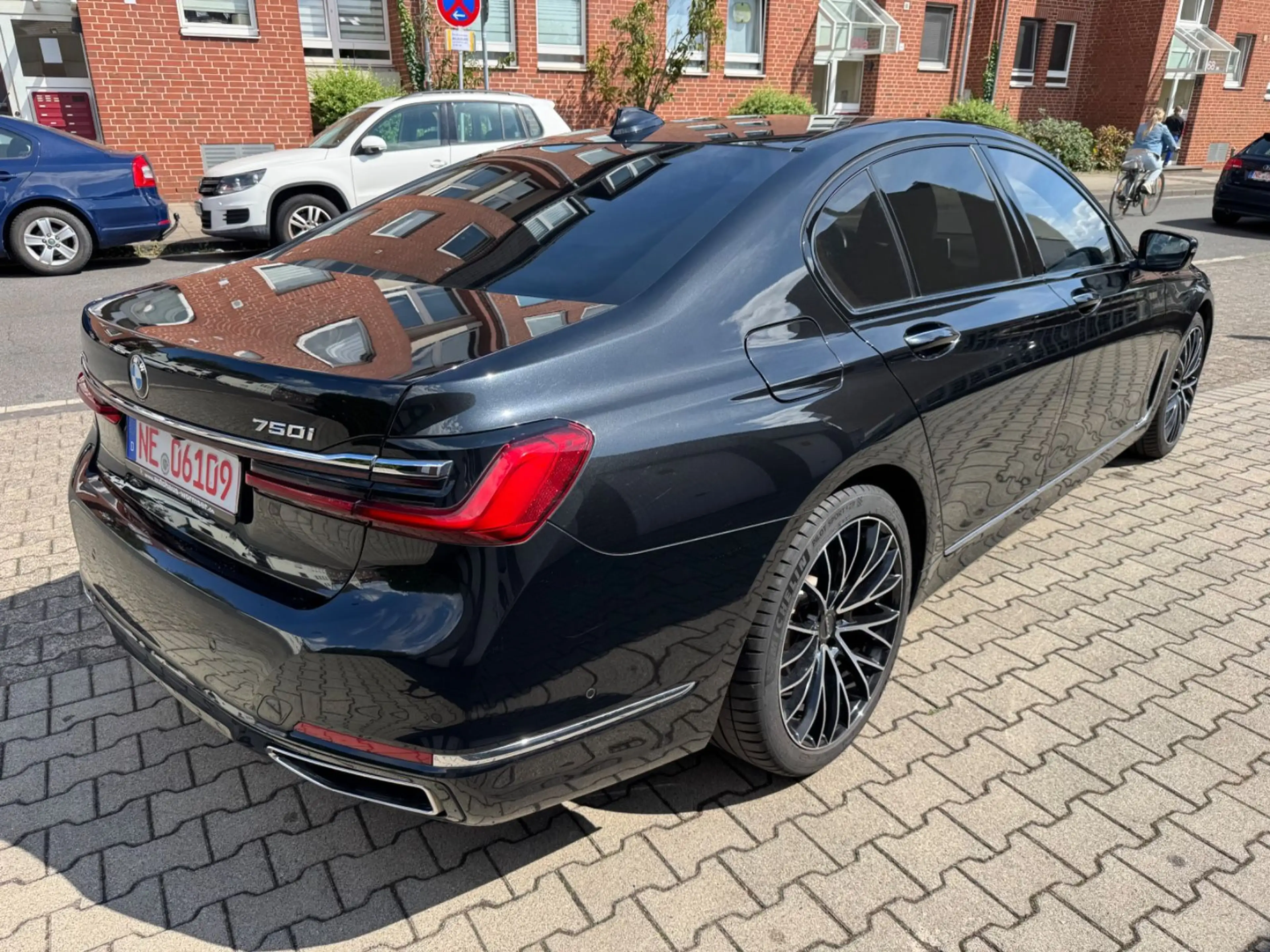 BMW 750 i xDrive-Laser-Heap Up-GSD-Softclose-4xSHZ — photo 4