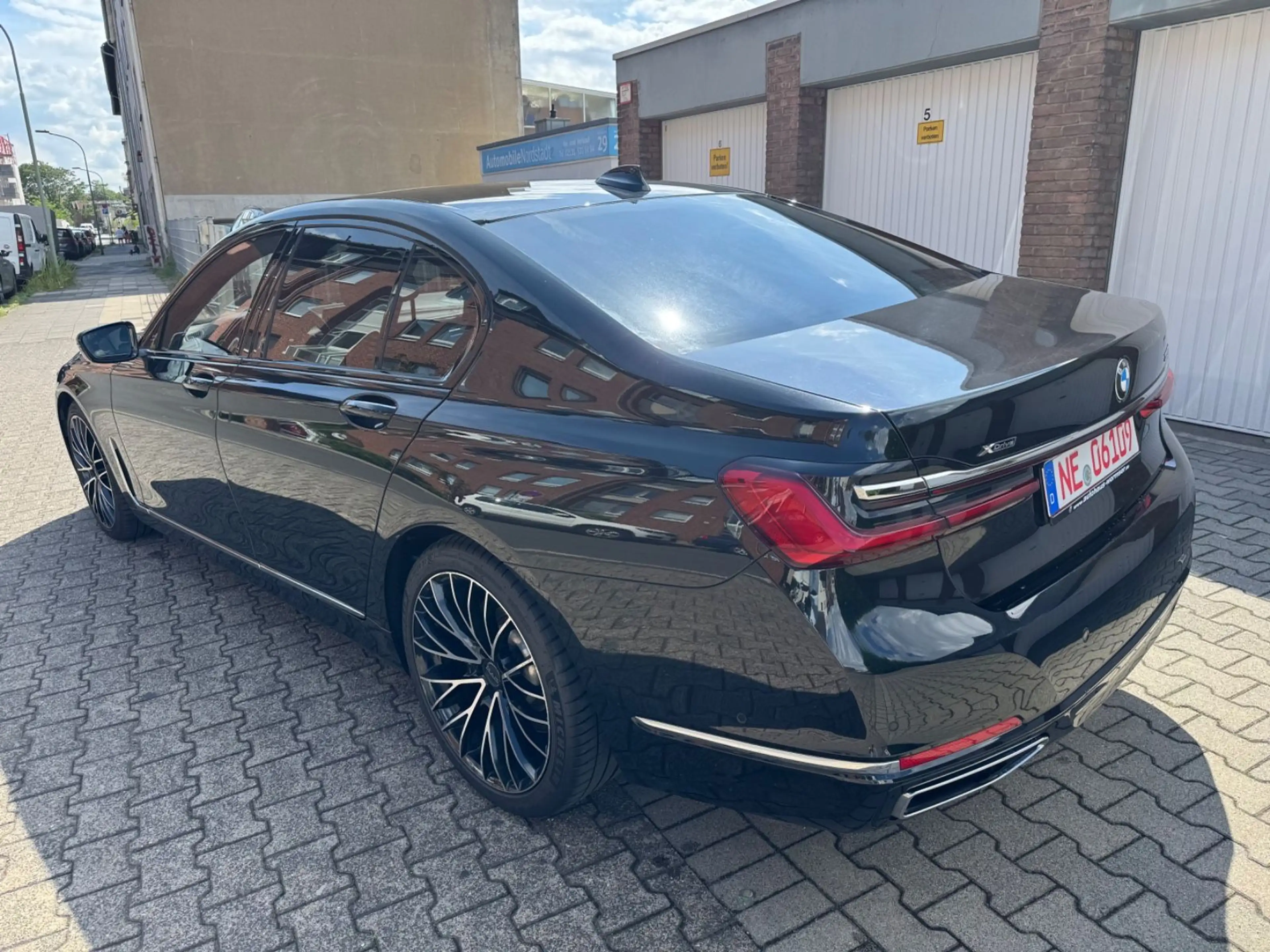 BMW 750 i xDrive-Laser-Heap Up-GSD-Softclose-4xSHZ — photo 5