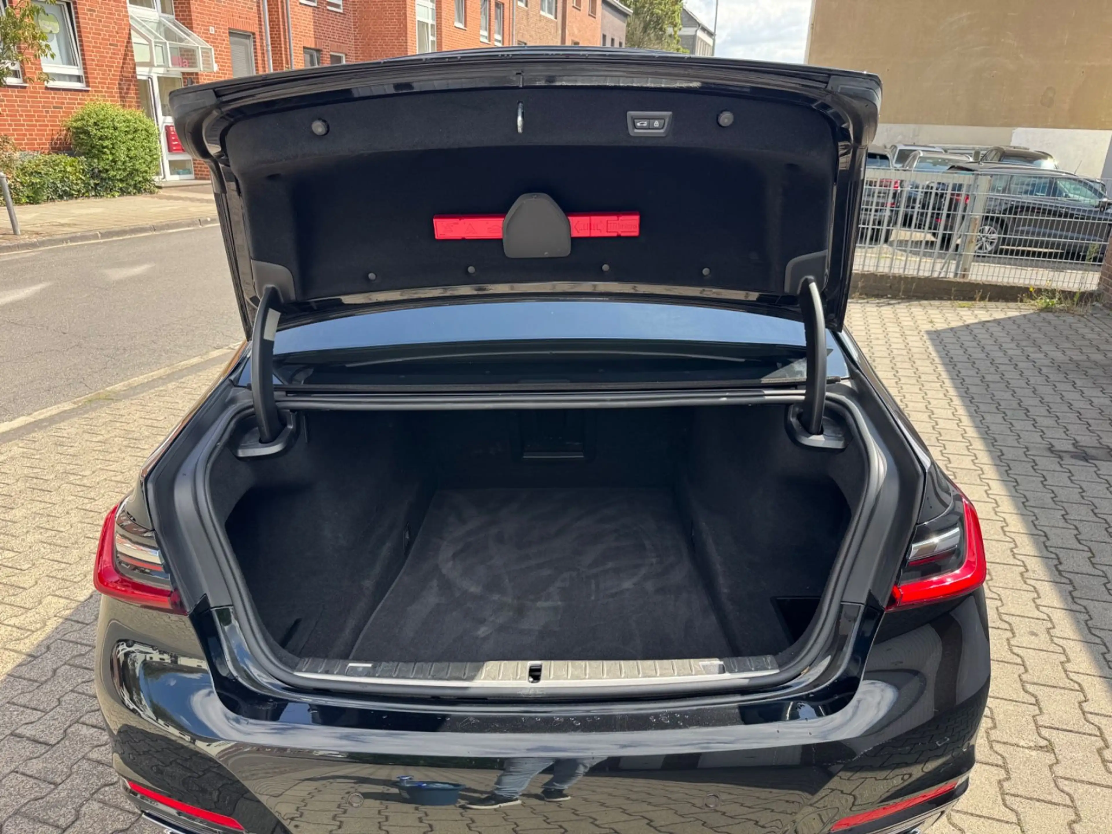 BMW 750 i xDrive-Laser-Heap Up-GSD-Softclose-4xSHZ — photo 24