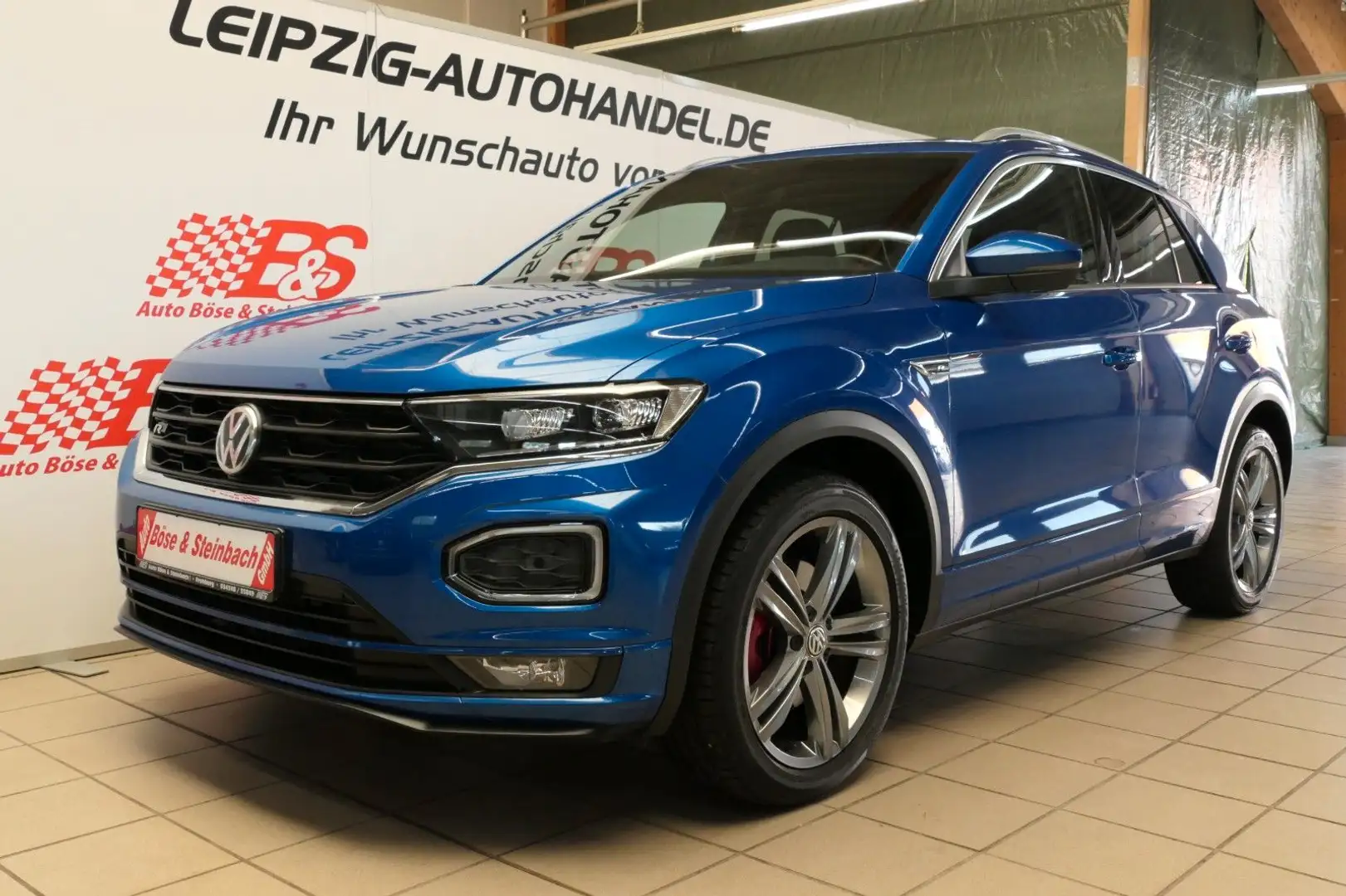 Volkswagen T-Roc Sport *R-Line*LED*PANO*SHZ*PDC*APP* Blauw - 1