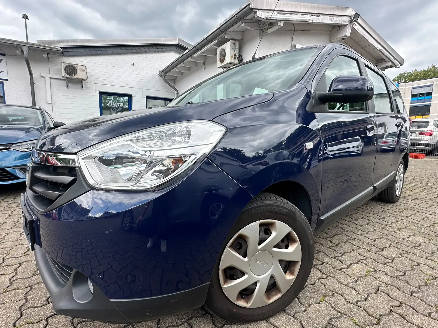 Dacia Lodgy 1.2 TCe 16V Laureate+2.HAND+KLIMA+EURO 5 KAT. Blau - 1