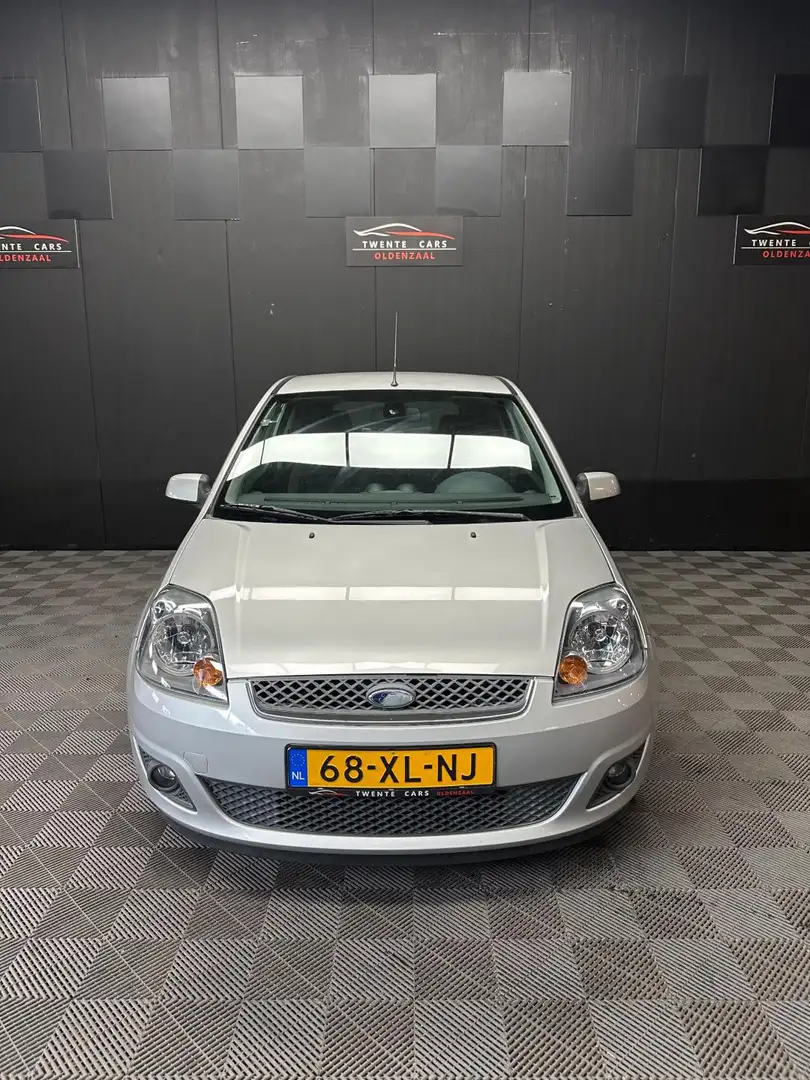 Ford Fiesta 1.3-8V Futura | Airco | Nieuwe APK | Gris - 2