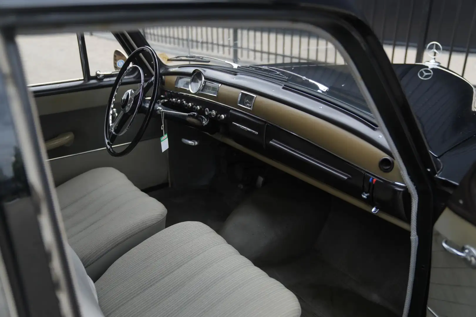 Mercedes-Benz 180 “Bolhoed” Negru - 2
