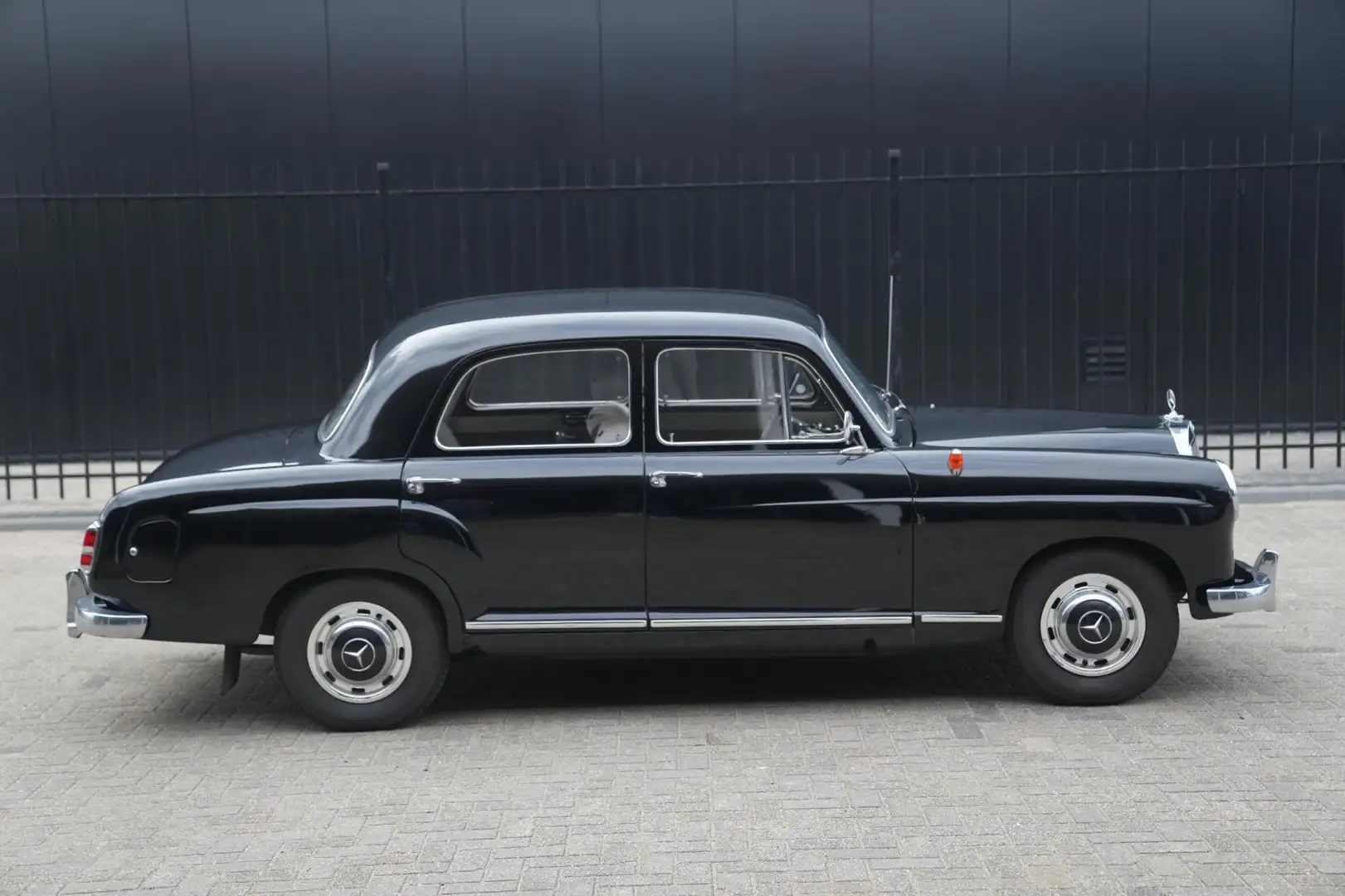Mercedes-Benz 180 “Bolhoed” Negru - 1