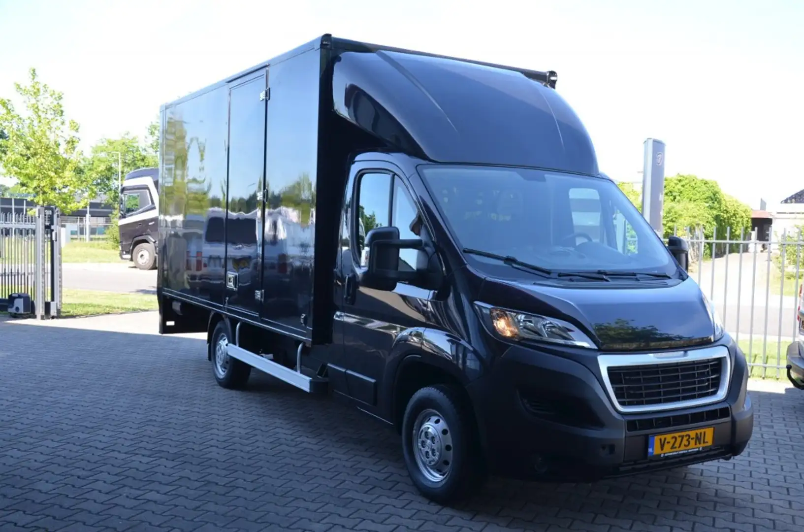 Peugeot Boxer 2.0 BlueHDI 335 Bakwagen/Meubelbak Laadklep 165PK Noir - 2