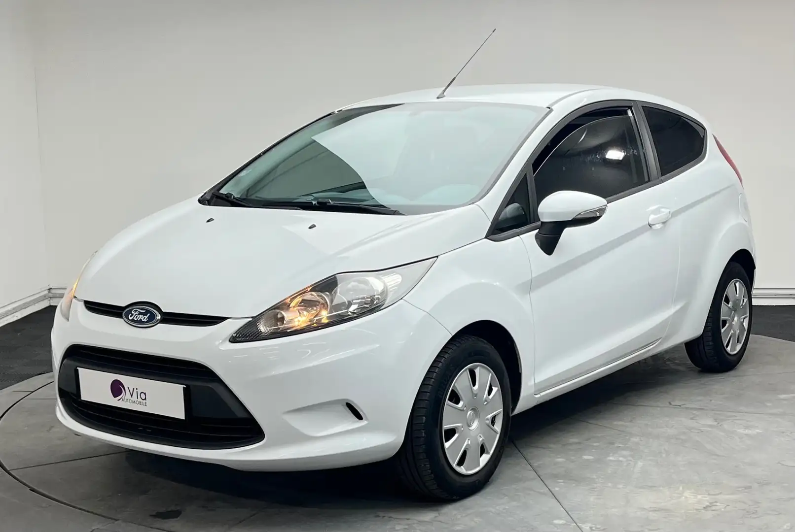 Ford Fiesta 1.25 60 Ambiente Blanc - 1
