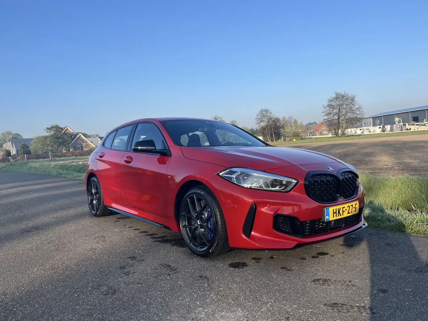 BMW 135 BMW M135i xDrive|DO|garantie|H&K|pano|remmen nieuw Rood - 2