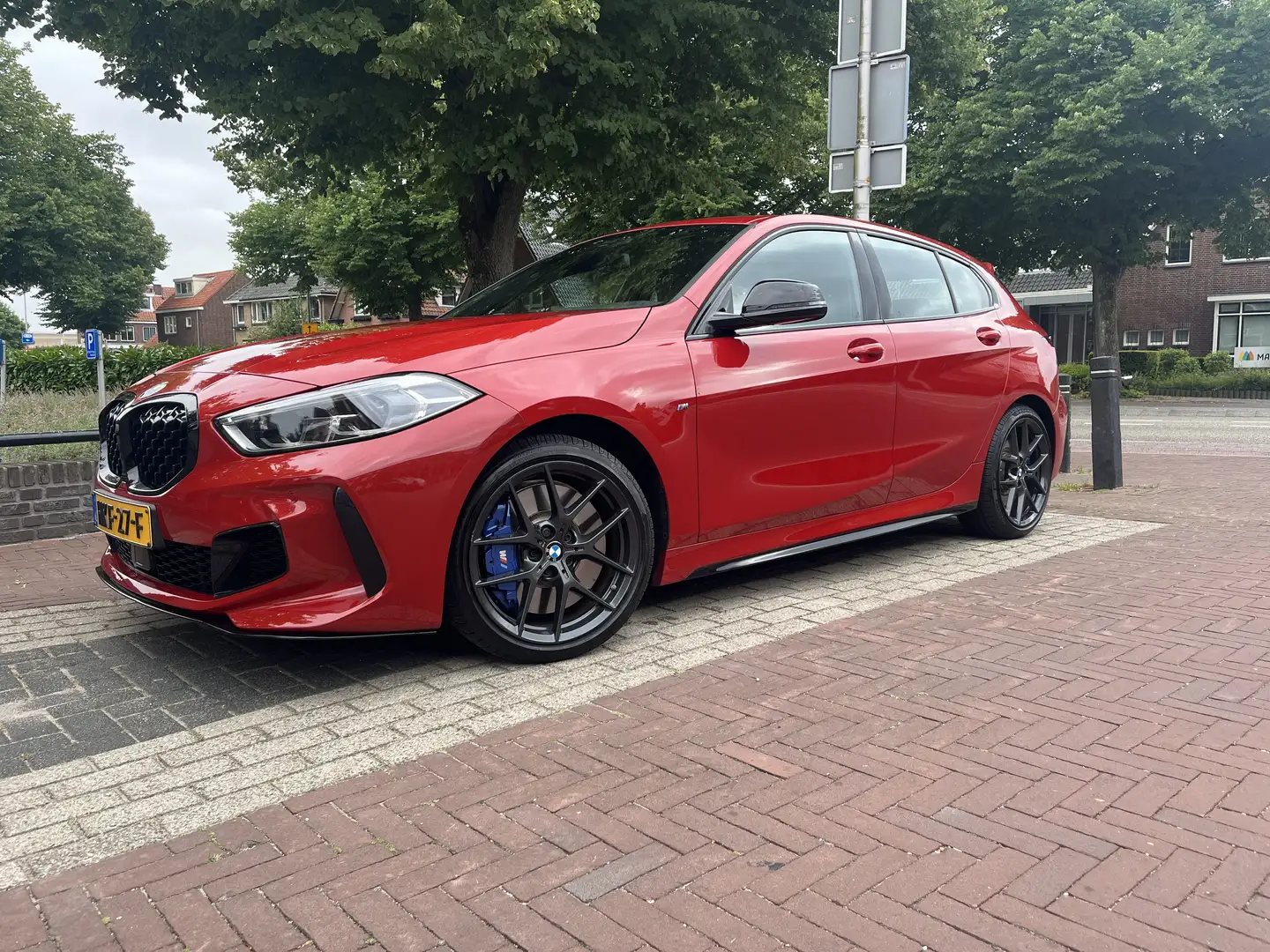 BMW 135 BMW M135i xDrive|DO|garantie|H&K|pano|remmen nieuw Rood - 1