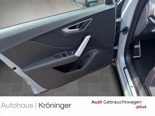 Audi Q2 view 8