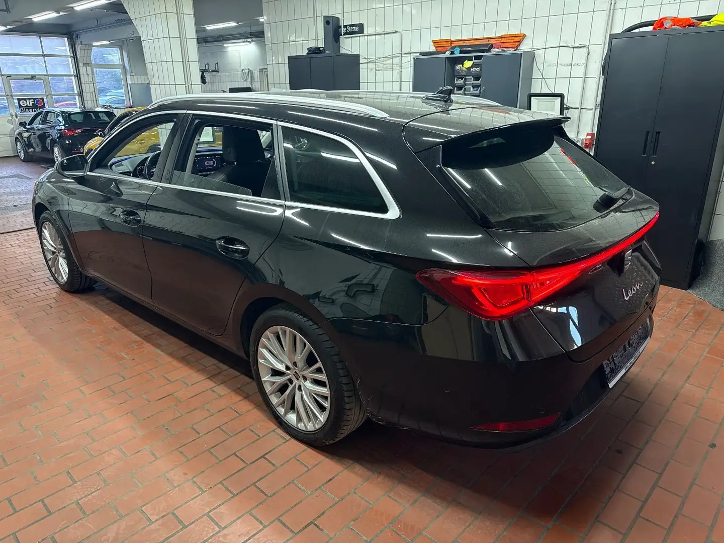 SEAT Leon Sportstourer Xcellence*LED*Digi-Cock*PDC Schwarz - 2