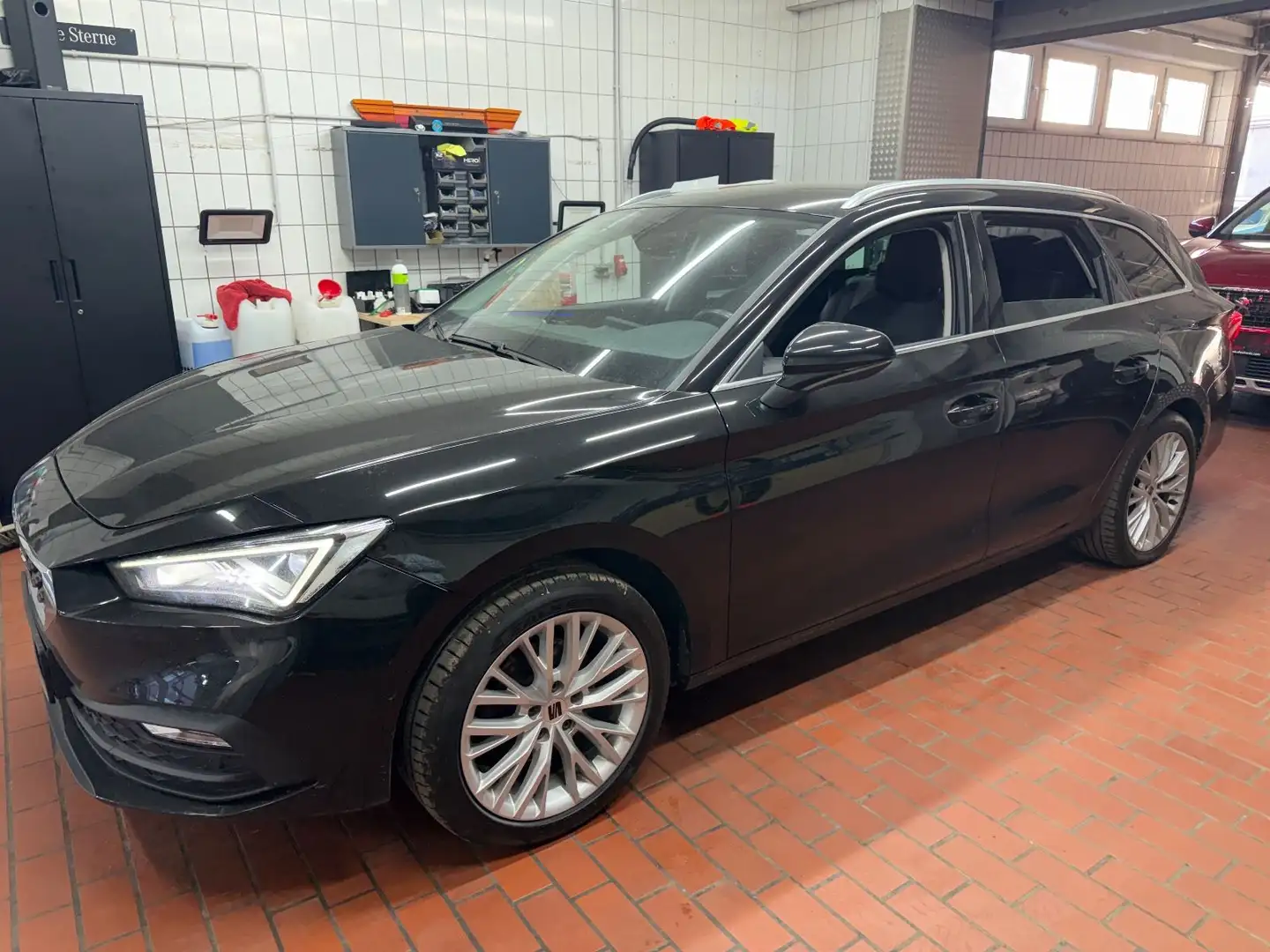 SEAT Leon Sportstourer Xcellence*LED*Digi-Cock*PDC Schwarz - 1