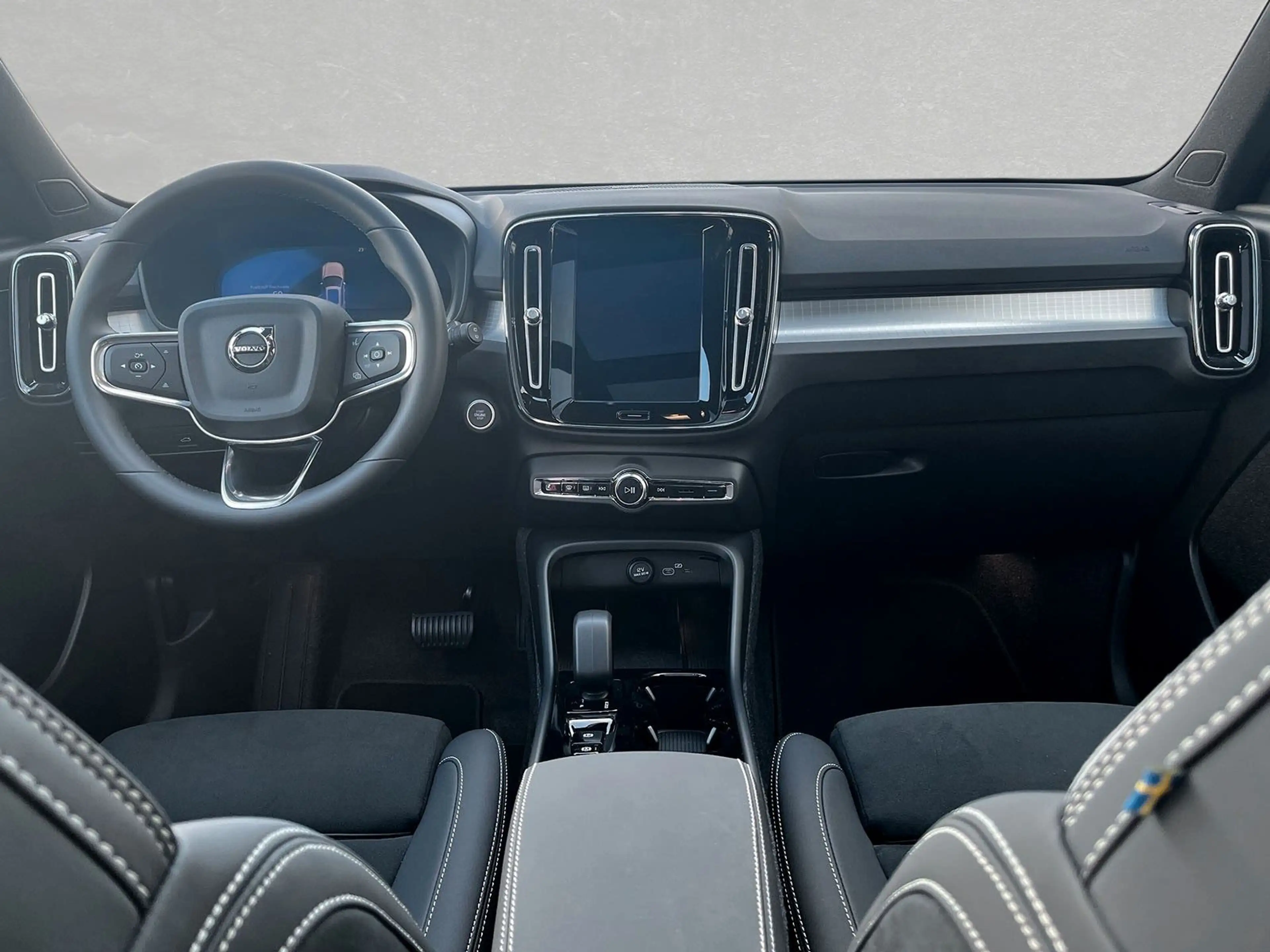 Volvo XC40 B3 Mild-Hybrid Ultra Black Edition AHK ACC — photo 6