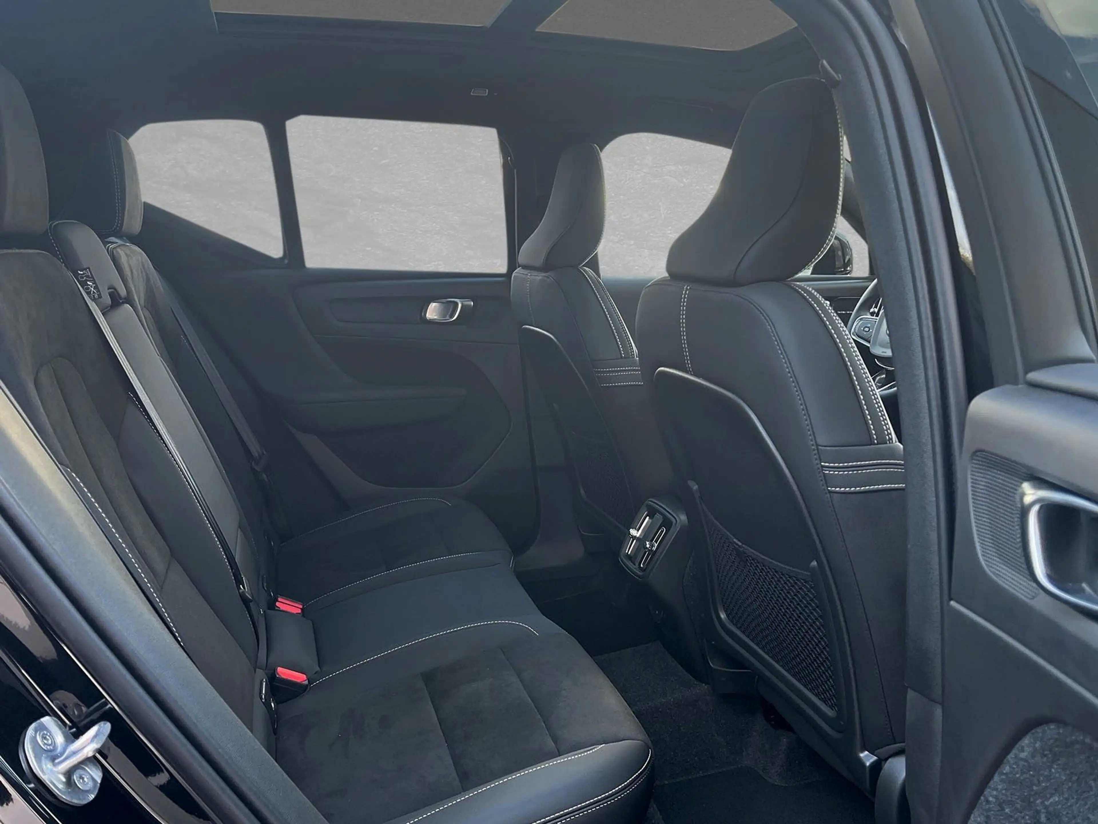 Volvo XC40 B3 Mild-Hybrid Ultra Black Edition AHK ACC — photo 5