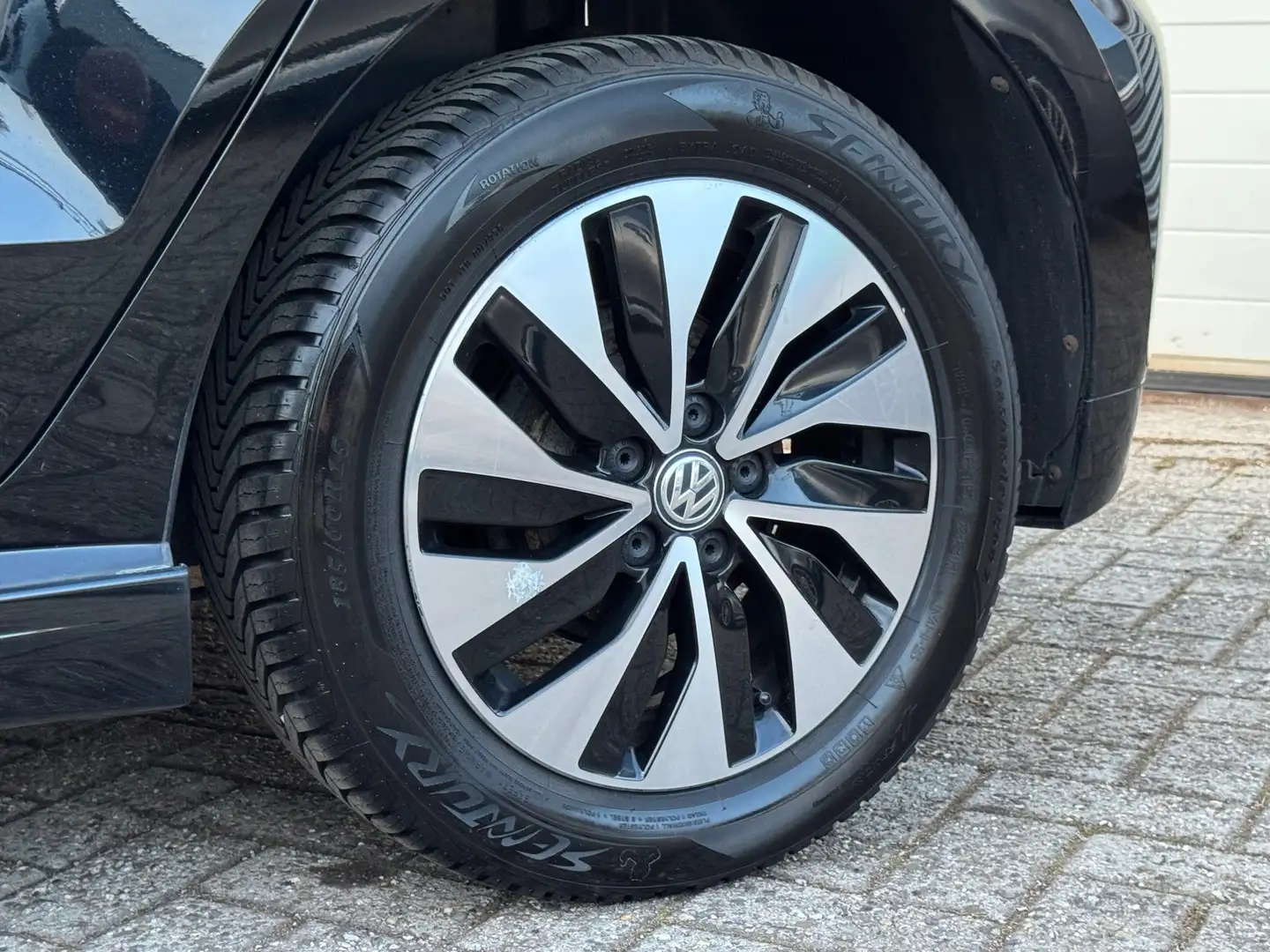 Volkswagen Polo 1.4 TDI BlueMotion 75 PK NWE APK PDC/NAVI/CRUISE/C Zwart - 2